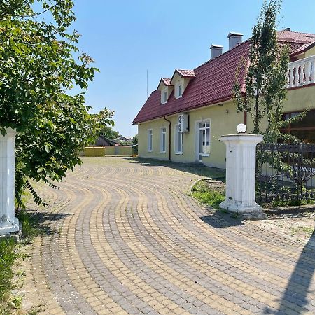 Едем Pustomyty Exterior foto